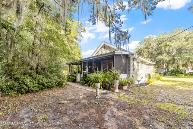 $399,000 | 942 Highway 20, Interlachen, FL 32148
