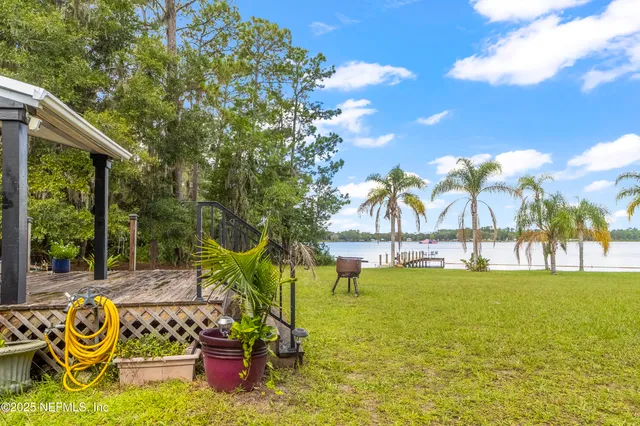 $399,000 | 942 Highway 20, Interlachen, FL 32148