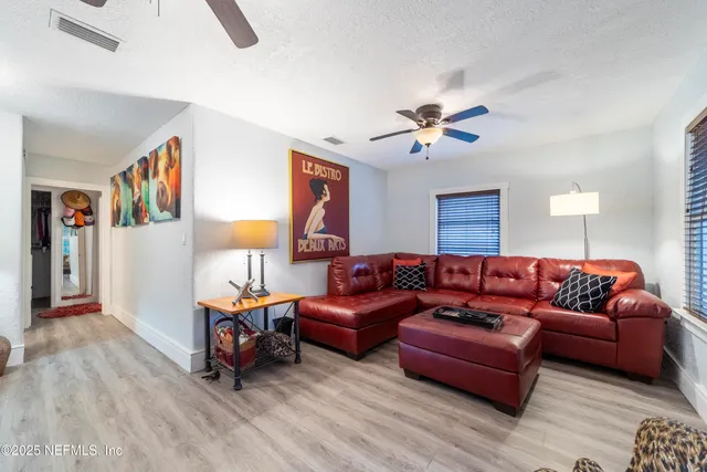 $399,000 | 942 Highway 20, Interlachen, FL 32148