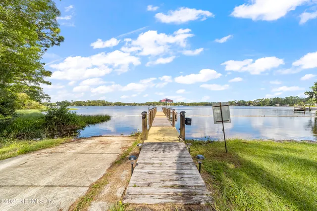 $399,000 | 942 Highway 20, Interlachen, FL 32148