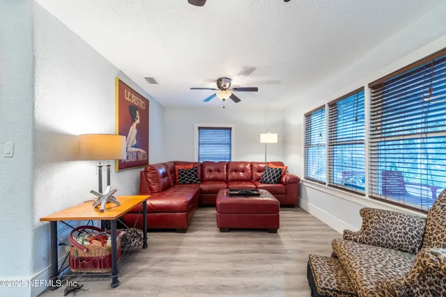 $399,000 | 942 Highway 20, Interlachen, FL 32148