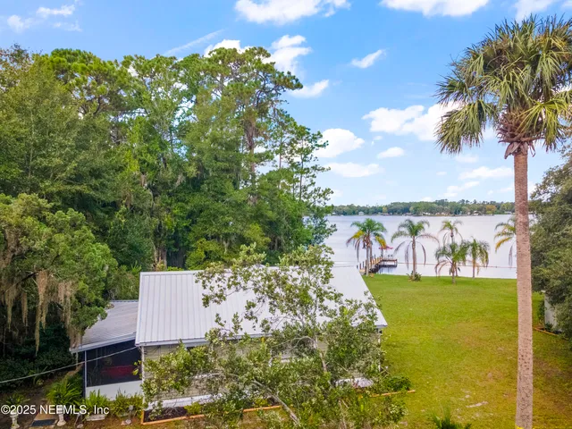 $399,000 | 942 Highway 20, Interlachen, FL 32148