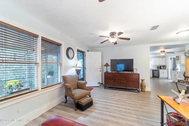 $399,000 | 942 Highway 20, Interlachen, FL 32148