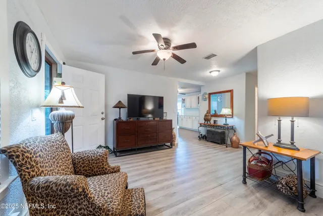 $399,000 | 942 Highway 20, Interlachen, FL 32148