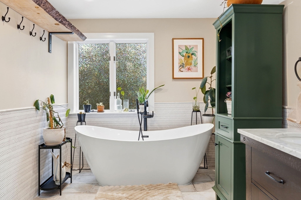 25 Clearwater Road Brookline, MA 02467 - Photo 21 of 35