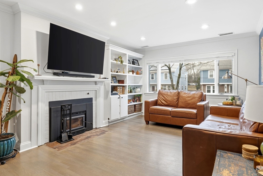 25 Clearwater Road Brookline, MA 02467 - Photo 4 of 35