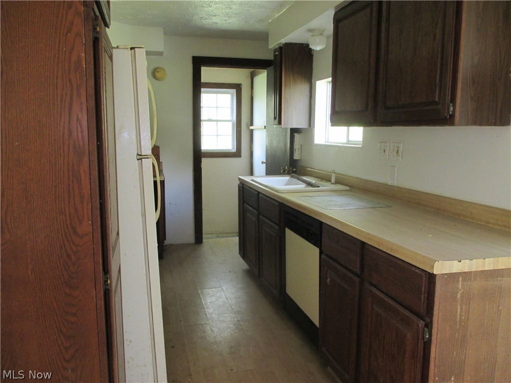 807 East Waterloo Road Akron, OH 44306 - Photo 6 of 10