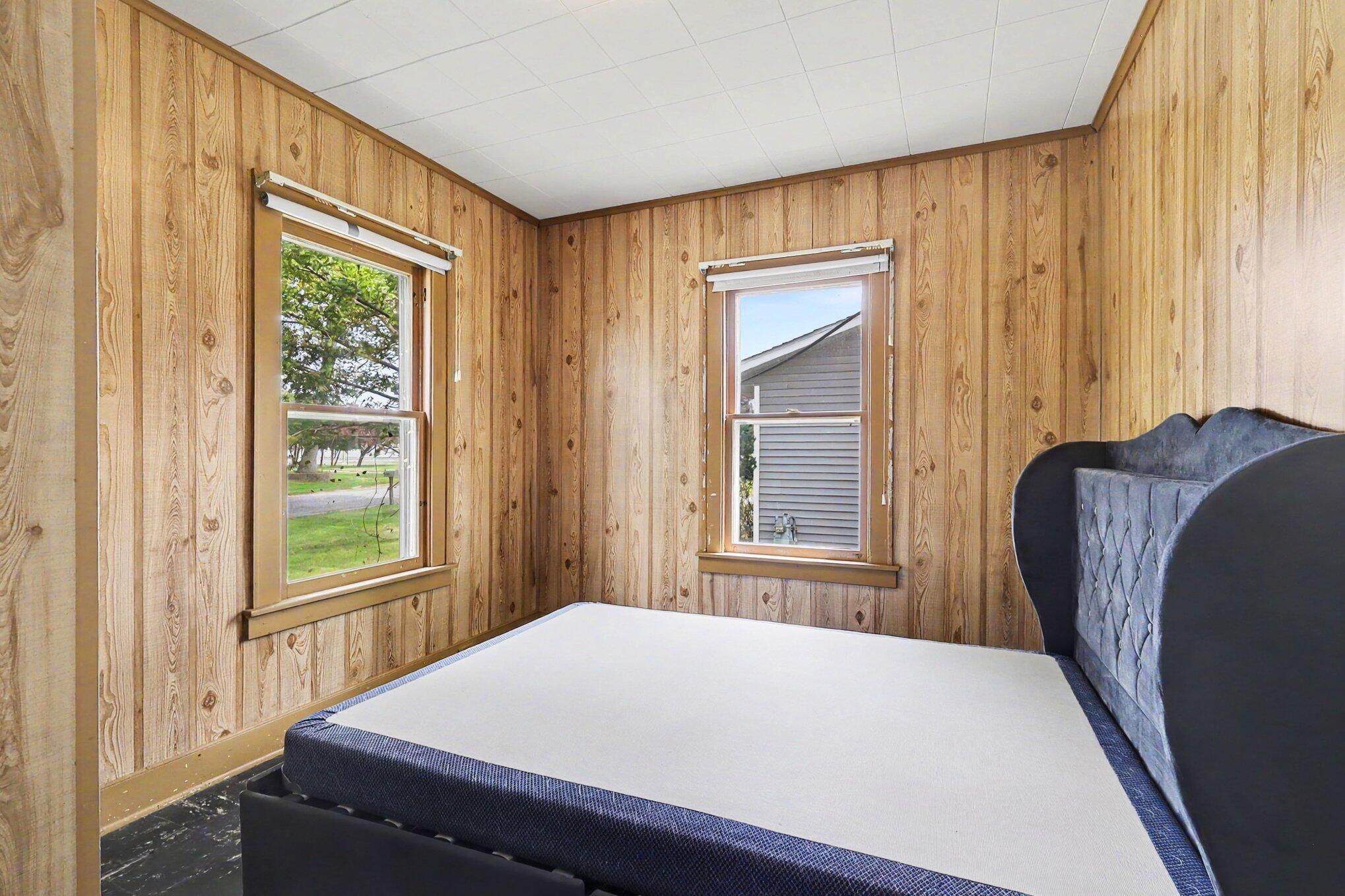 713 East Spring Street Whitehall, MI 49461 - Photo 10 of 25 011_file_2872