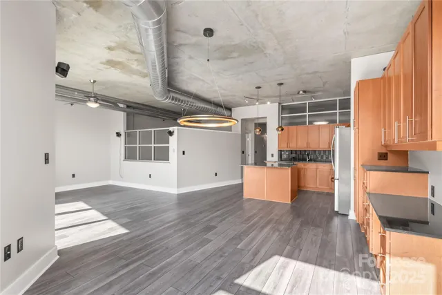 $2,100 | 505 East 6th Street, Unit 808, Charlotte, NC 28202