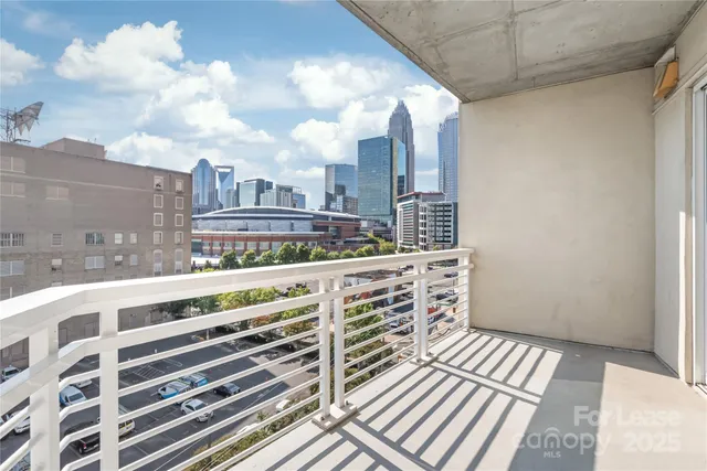$2,100 | 505 East 6th Street, Unit 808, Charlotte, NC 28202
