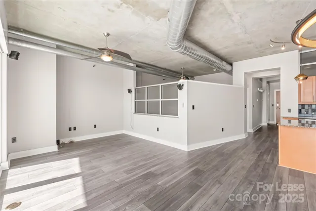 $2,100 | 505 East 6th Street, Unit 808, Charlotte, NC 28202