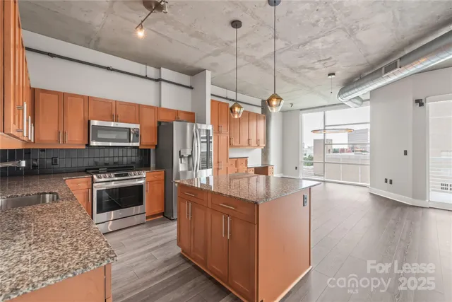 $2,100 | 505 East 6th Street, Unit 808, Charlotte, NC 28202