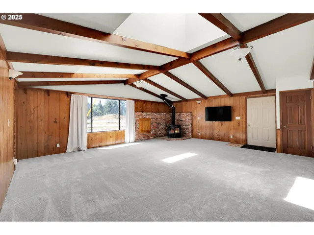 $760,000 | 36250 Enterprise Road, Creswell, OR 97426