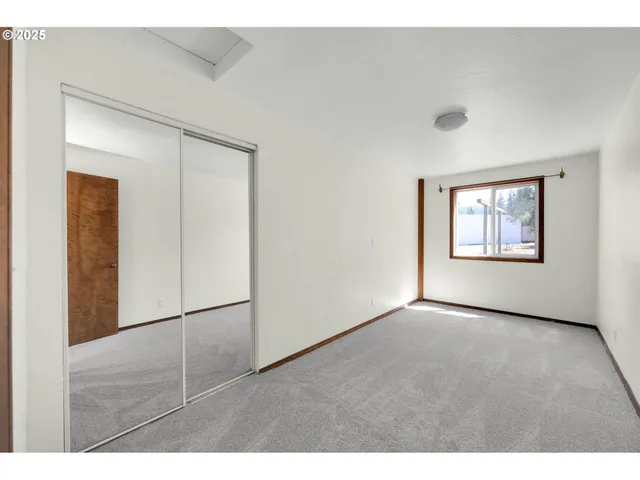 $760,000 | 36250 Enterprise Road, Creswell, OR 97426