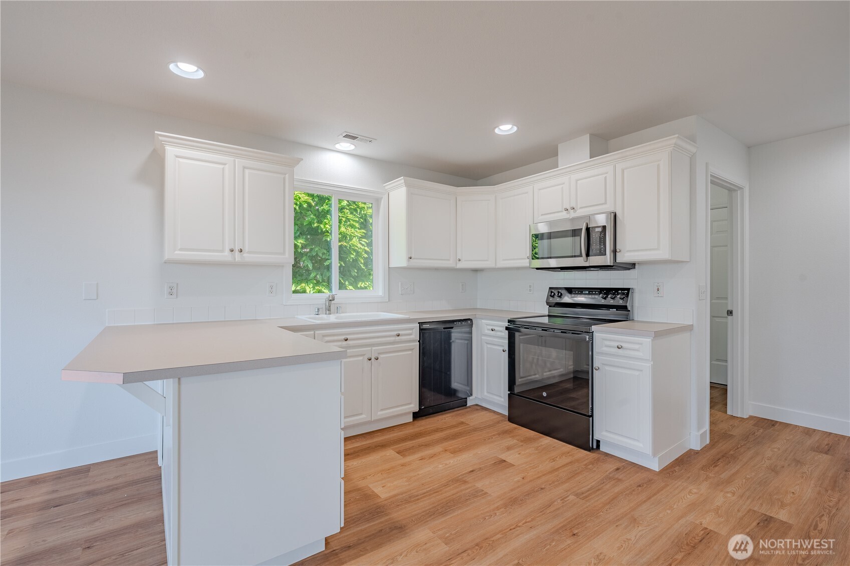 642 East Pioneer Loop La Center, WA 98629 - Photo 13 of 40