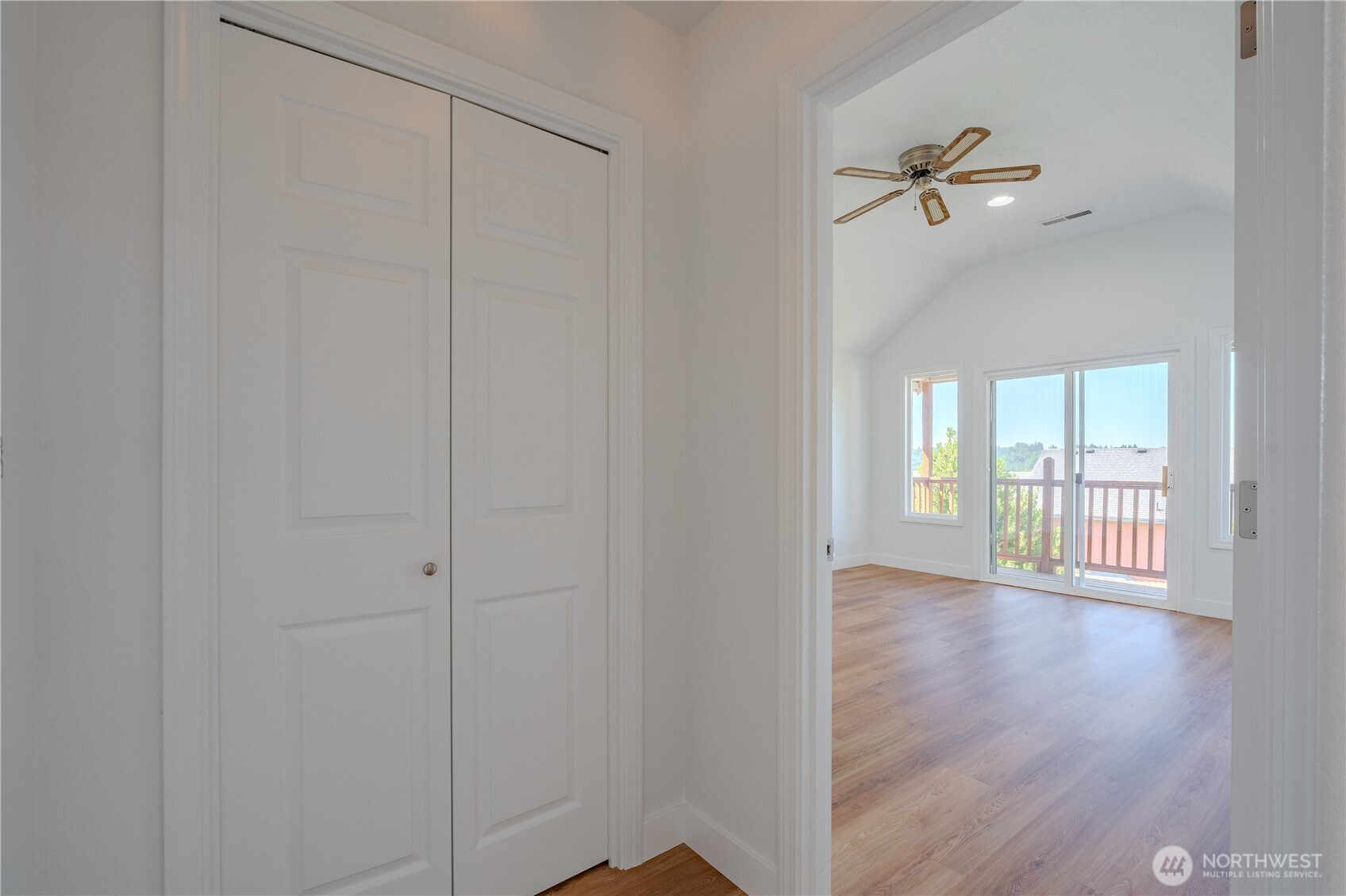 642 East Pioneer Loop La Center, WA 98629 - Photo 18 of 40