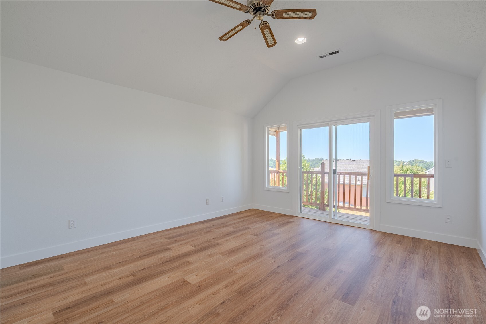 642 East Pioneer Loop La Center, WA 98629 - Photo 19 of 40