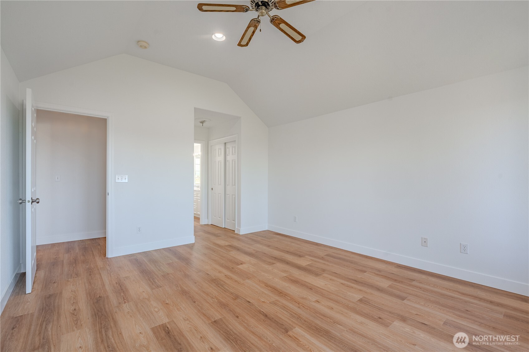 642 East Pioneer Loop La Center, WA 98629 - Photo 20 of 40