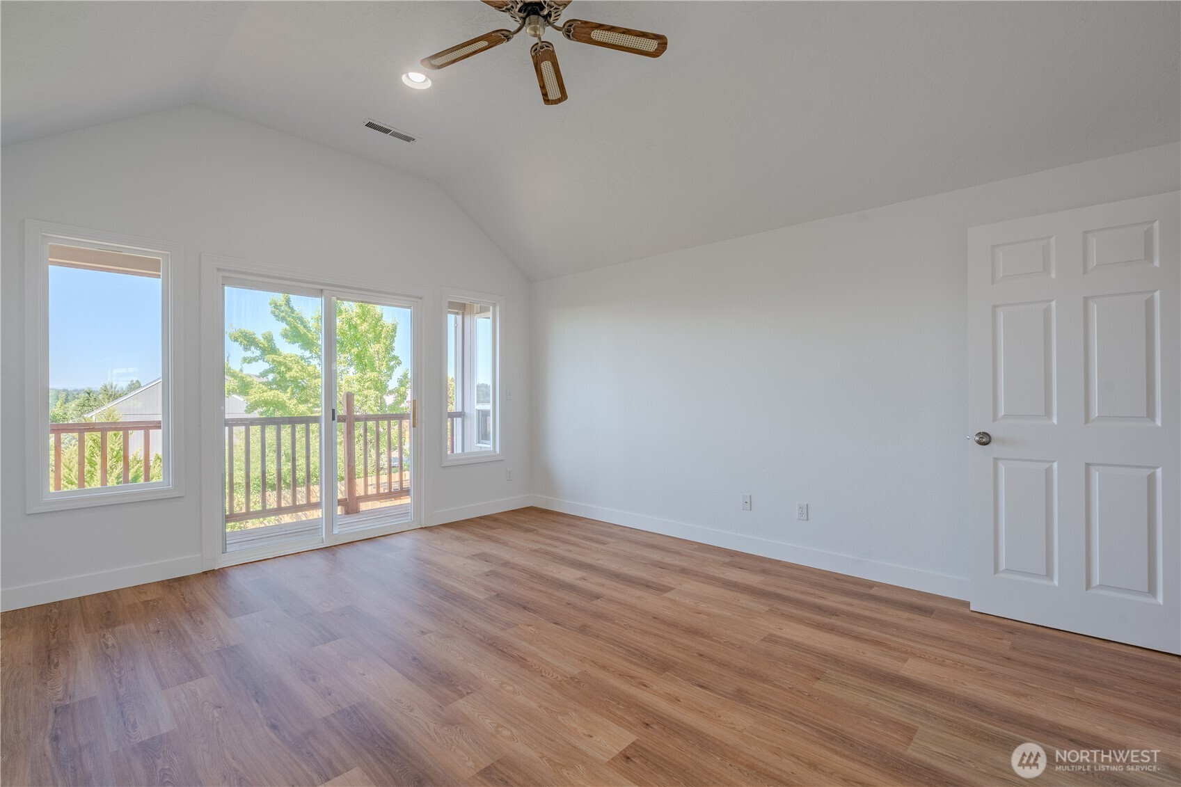 642 East Pioneer Loop La Center, WA 98629 - Photo 21 of 40