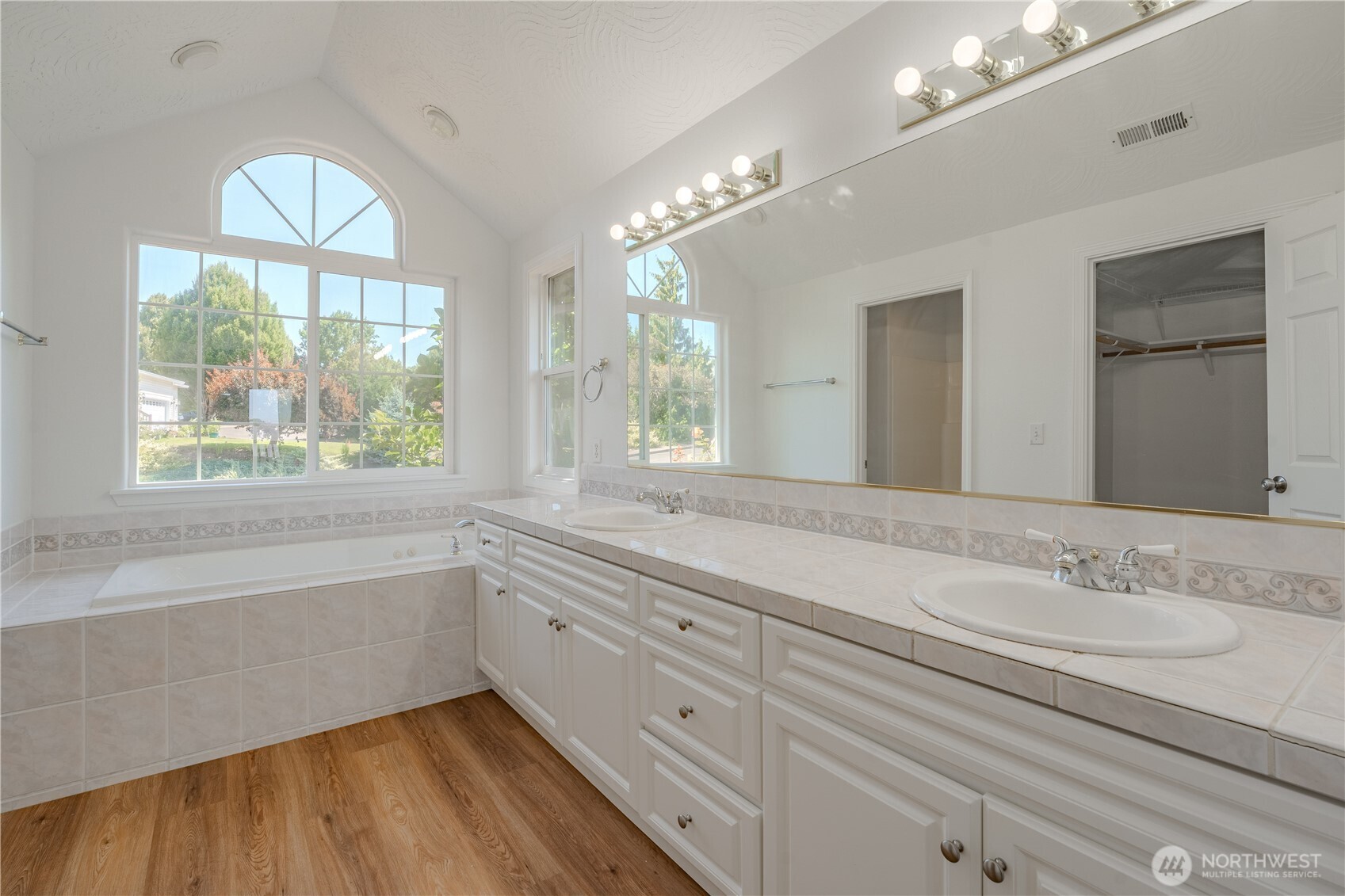 642 East Pioneer Loop La Center, WA 98629 - Photo 22 of 40