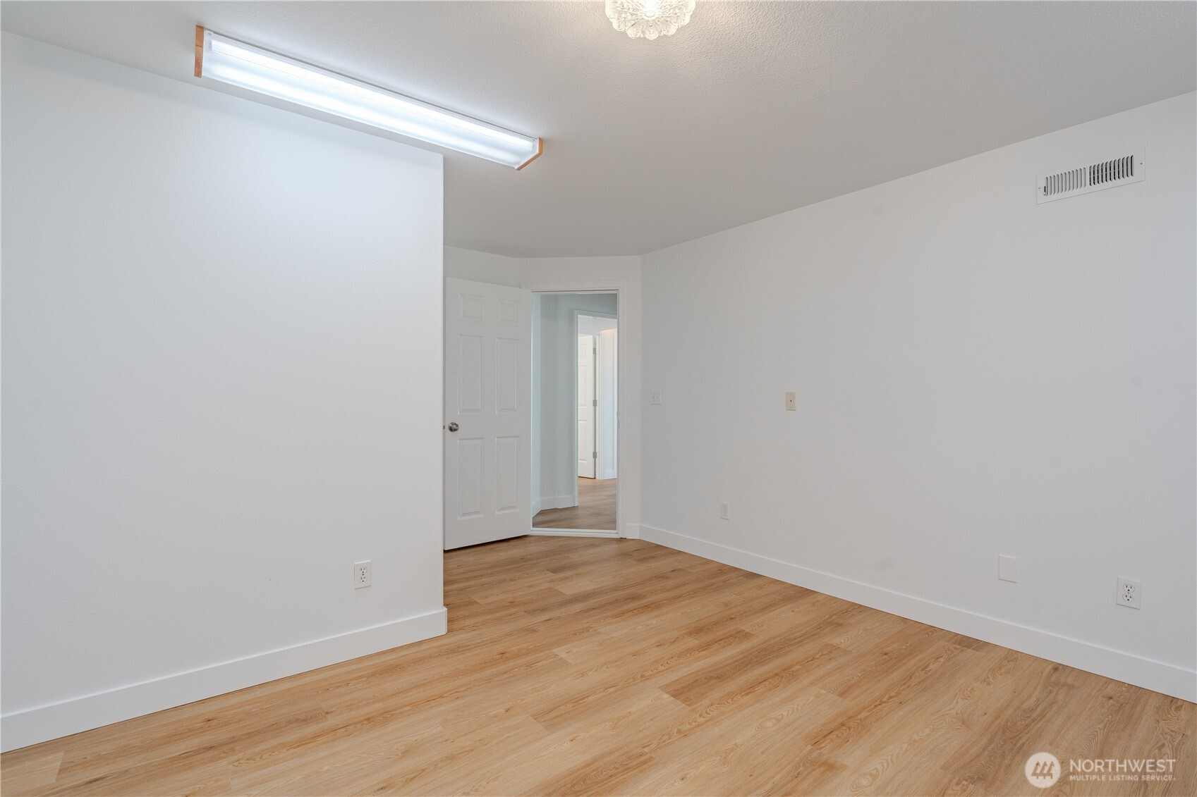 642 East Pioneer Loop La Center, WA 98629 - Photo 32 of 40