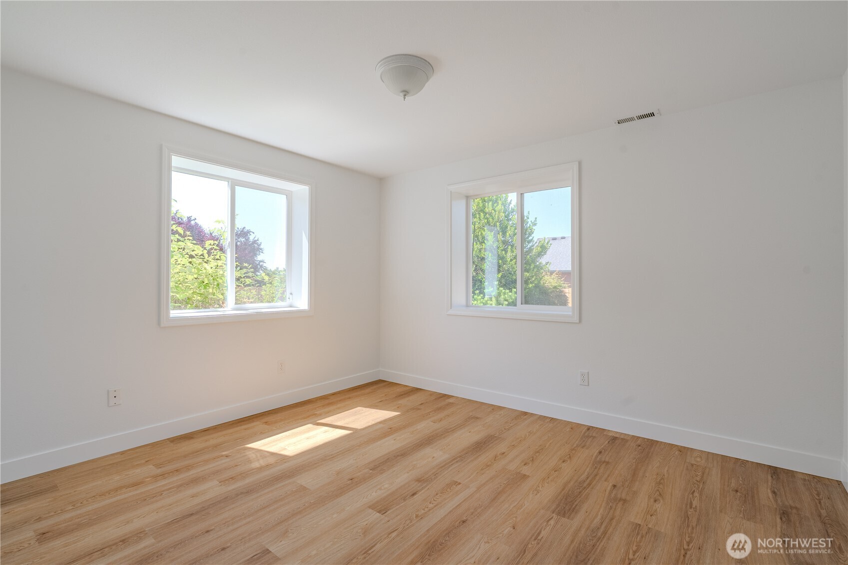 642 East Pioneer Loop La Center, WA 98629 - Photo 35 of 40