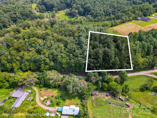 a view of a tennis court
