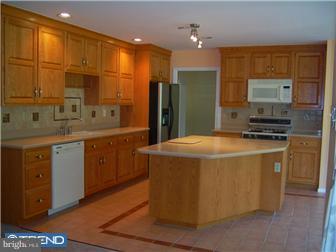 355 Misty Patch Road Coatesville, PA 19320 - Photo 3 of 12 Kitchen