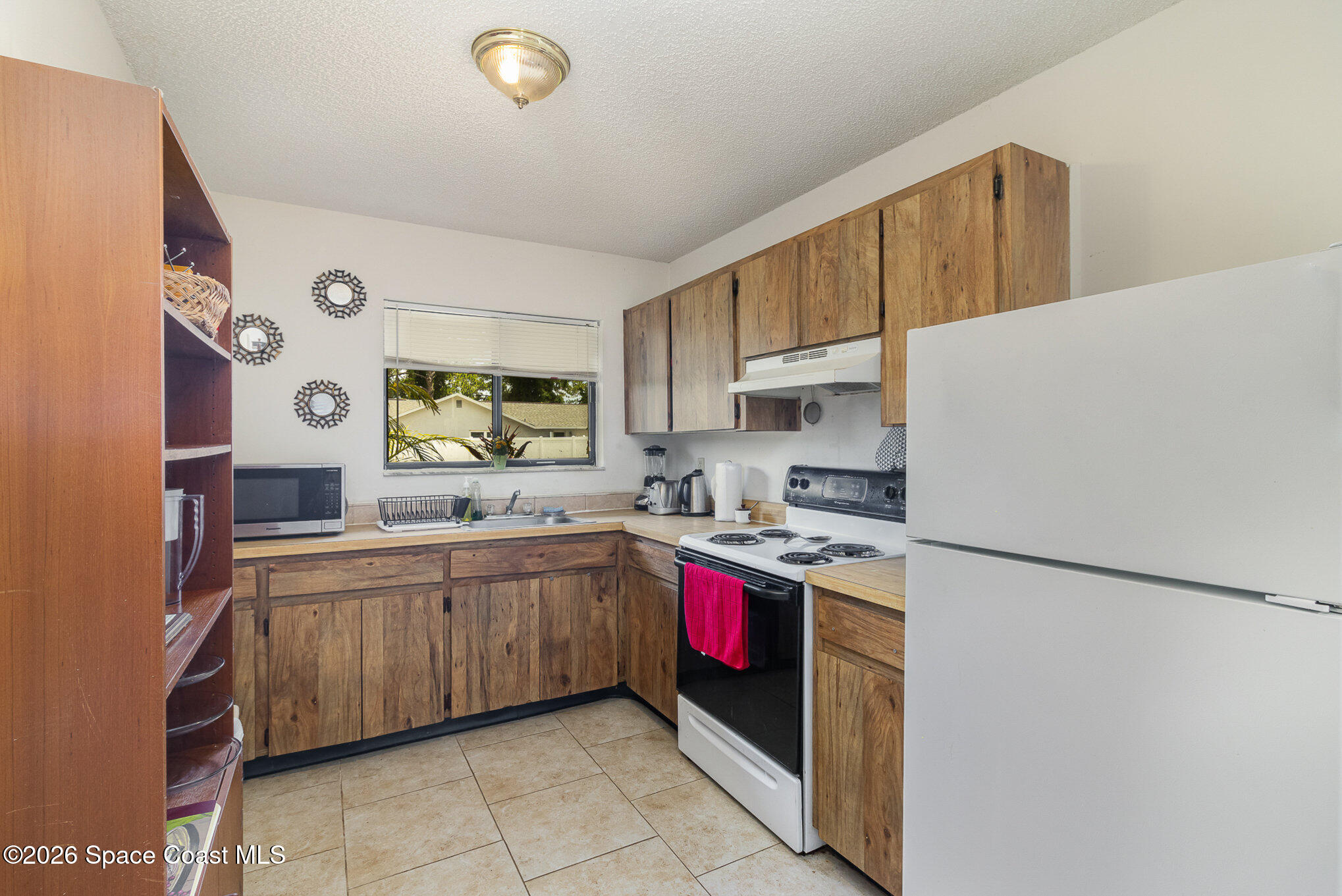 800 Starland Street Southeast Palm Bay, FL 32909 - Photo 5 of 9 kitchen
