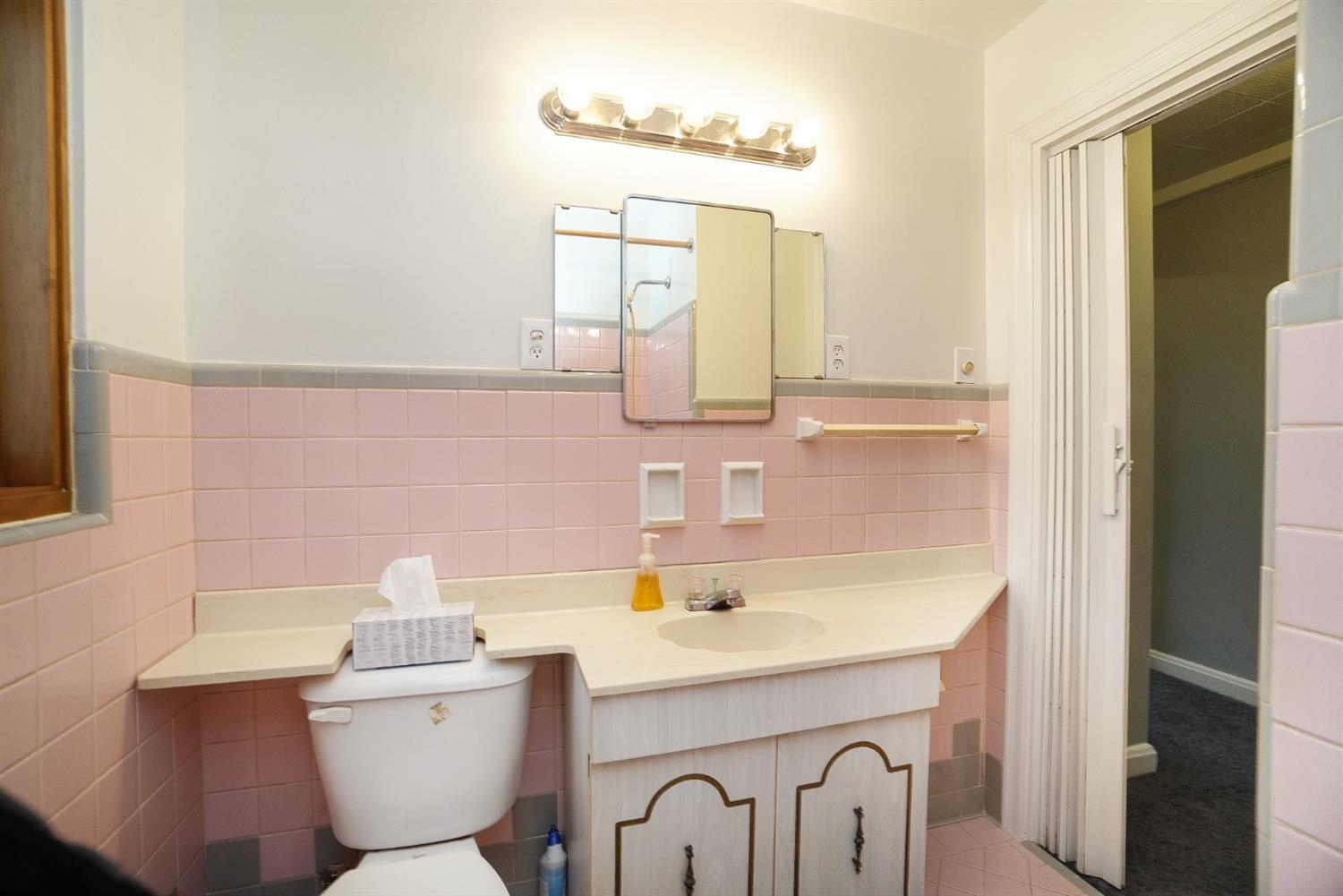 842 West Galbraith Road Cincinnati, OH 45231 - Photo 8 of 27 Gallery Image 8