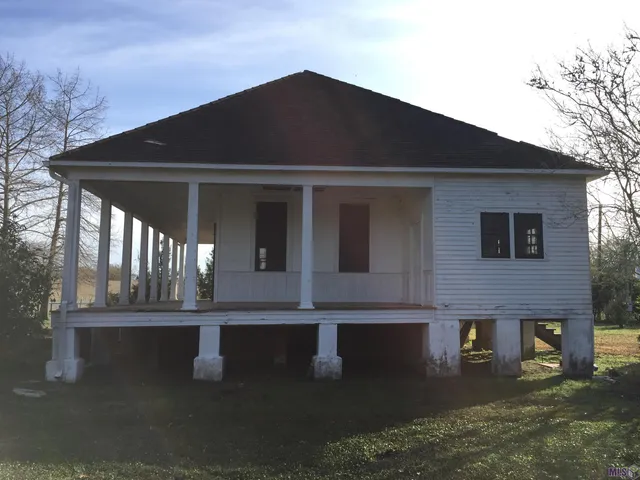 $550,000 | 10826 Pointe Coupee Road, New Roads, LA 70760