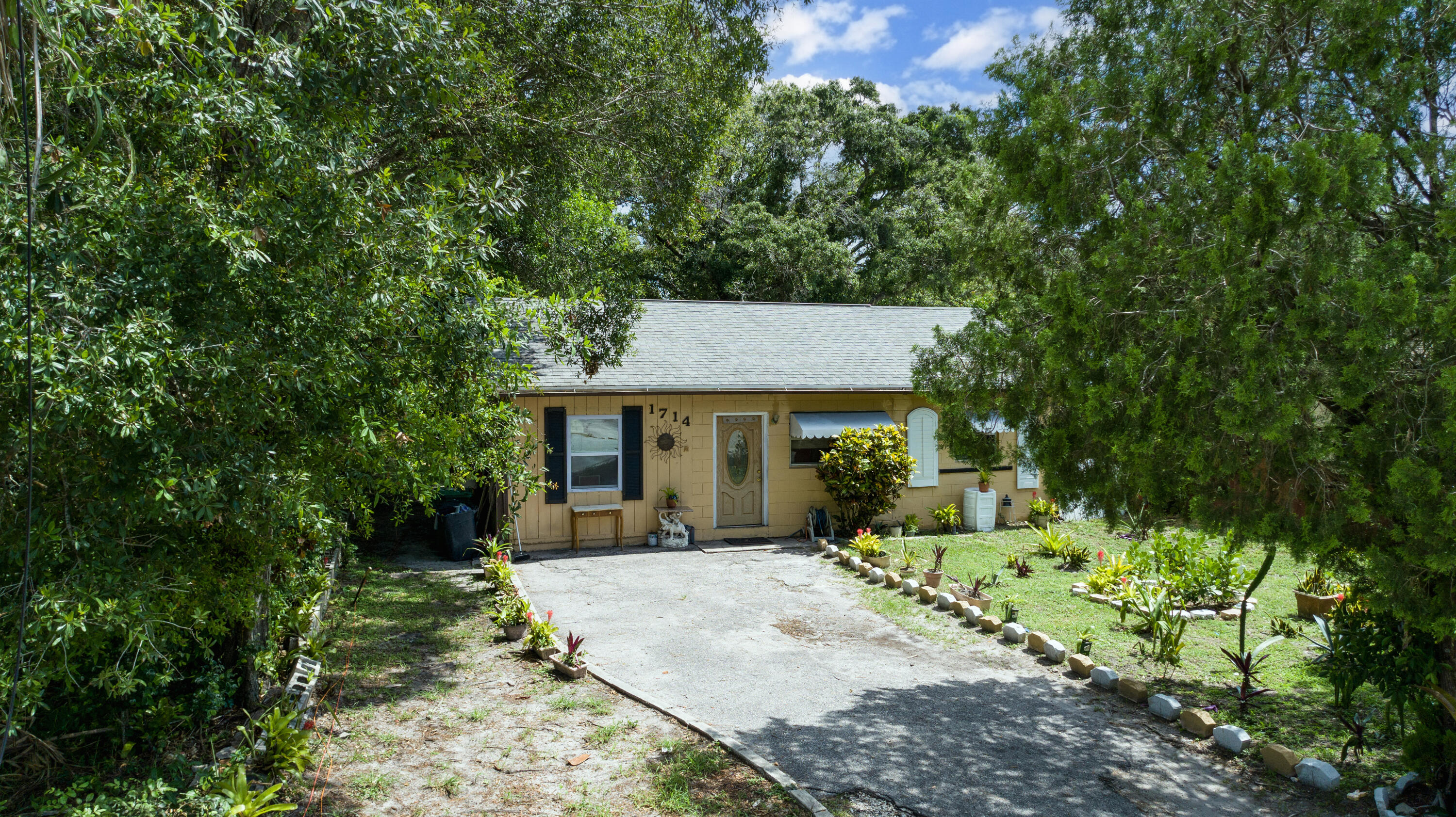 1714 Edgevale Road Fort Pierce, FL 34982 - Photo 13 of 25 Front Left Aerial
