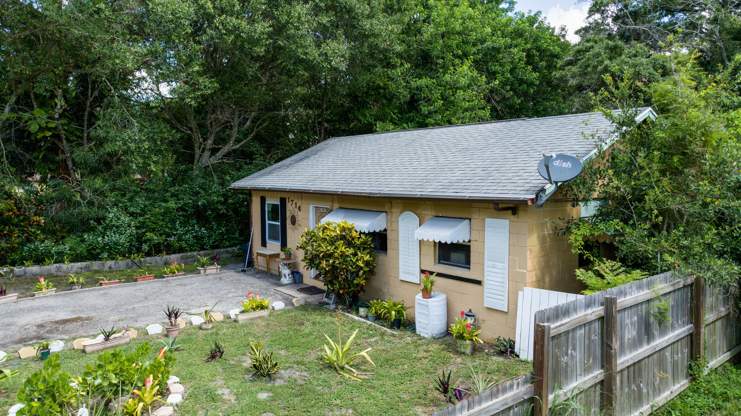 1714 Edgevale Road Fort Pierce, FL 34982 - Photo 17 of 25 Front Right