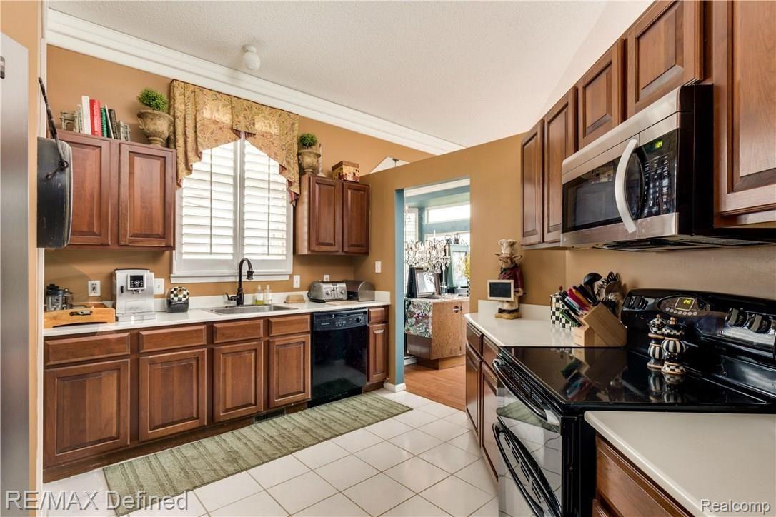 4749 Carrington Drive Rochester, MI 48306 - Photo 7 of 20 07.jpg