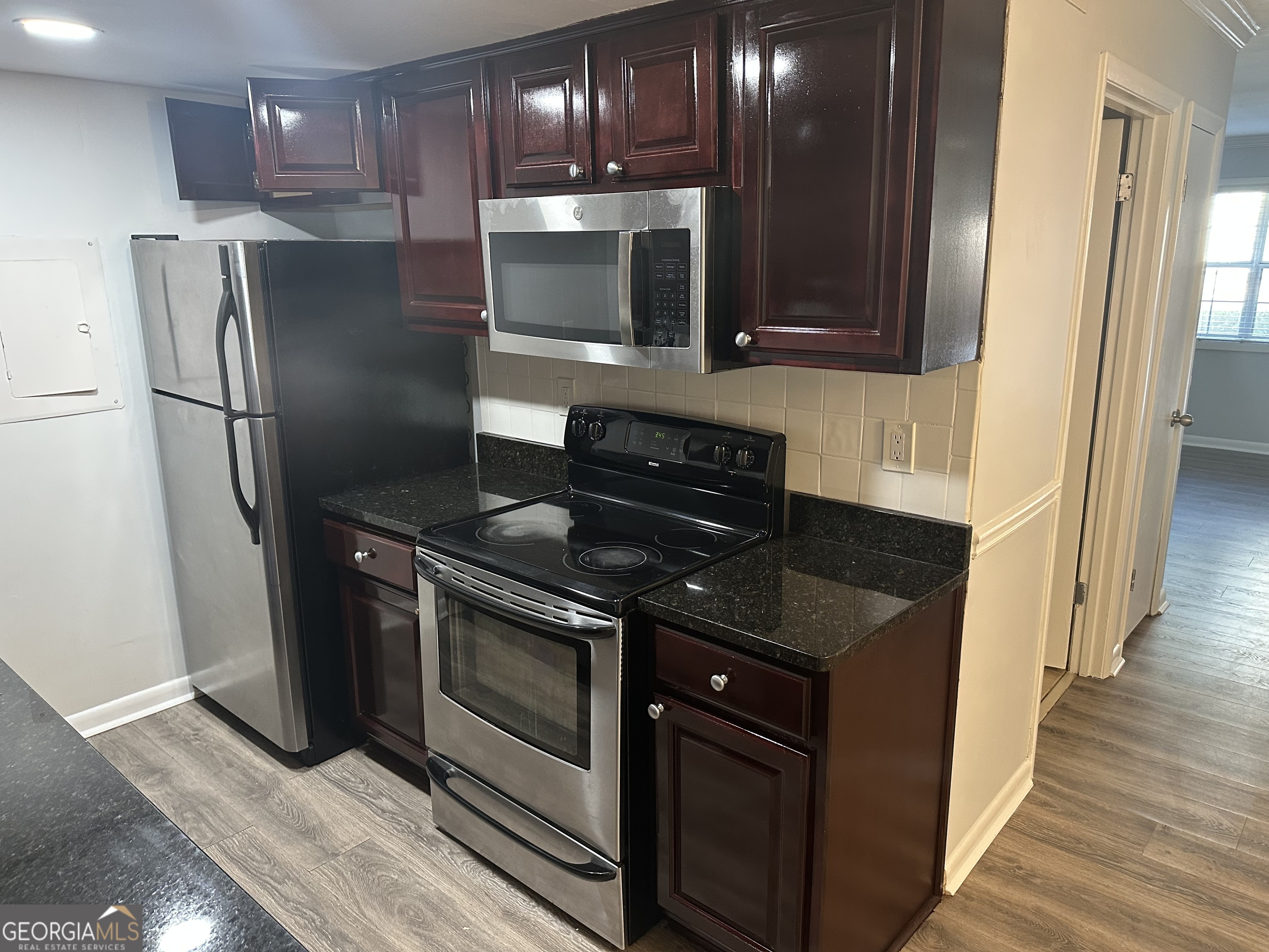 6900 Roswell Road, Unit K8 Sandy Springs, GA 30328 - Photo 8 of 30 a kitchen with granite countertop a stove and a refrigerator