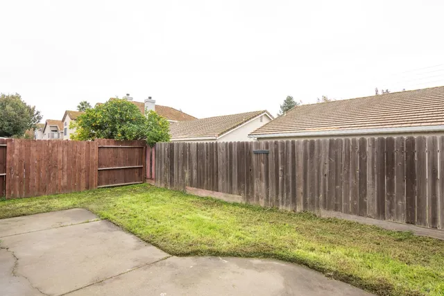$420,000 | 405 Melbourne Drive, Modesto, CA 95357