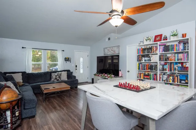 $420,000 | 405 Melbourne Drive, Modesto, CA 95357