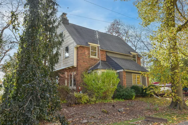 $469,900 | 5531 South 110th Street, Hales Corners, WI 53130