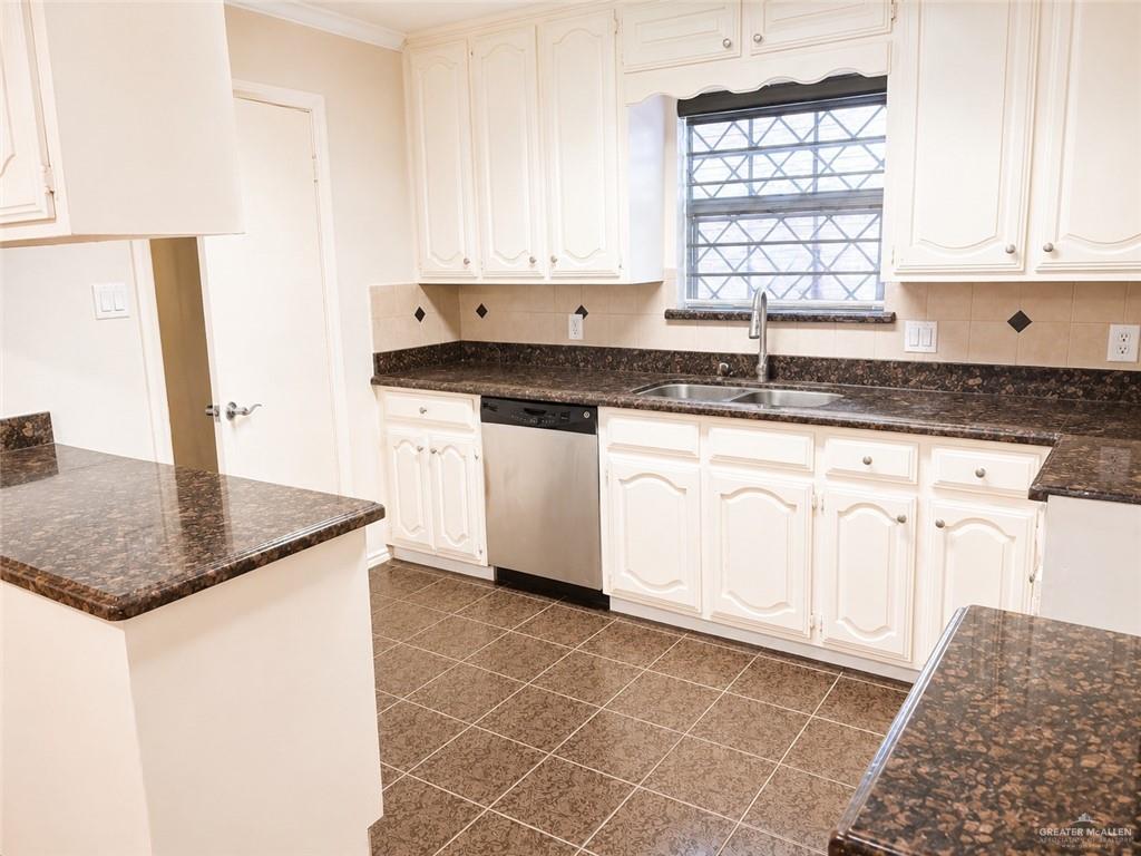 2401 South Jackson Road, Unit 18 Pharr, TX 78577 - Photo 5 of 13 Gallery Image 5