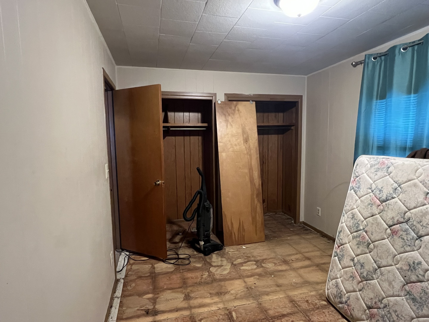 1178 Country Club Road Elgin, IL 60123 - Photo 6 of 7 a view of an empty room