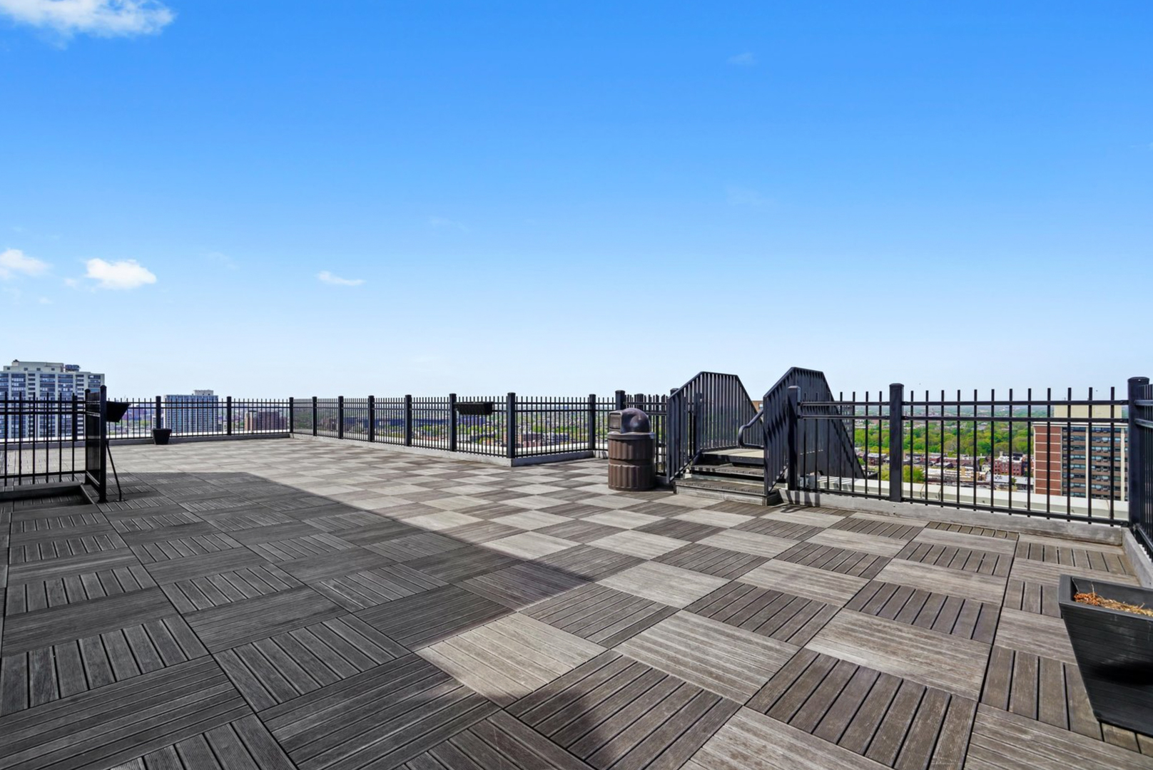 720 West Gordon Terrace, Unit 3B Chicago, IL 60613 - Photo 12 of 28 a view of a terrace