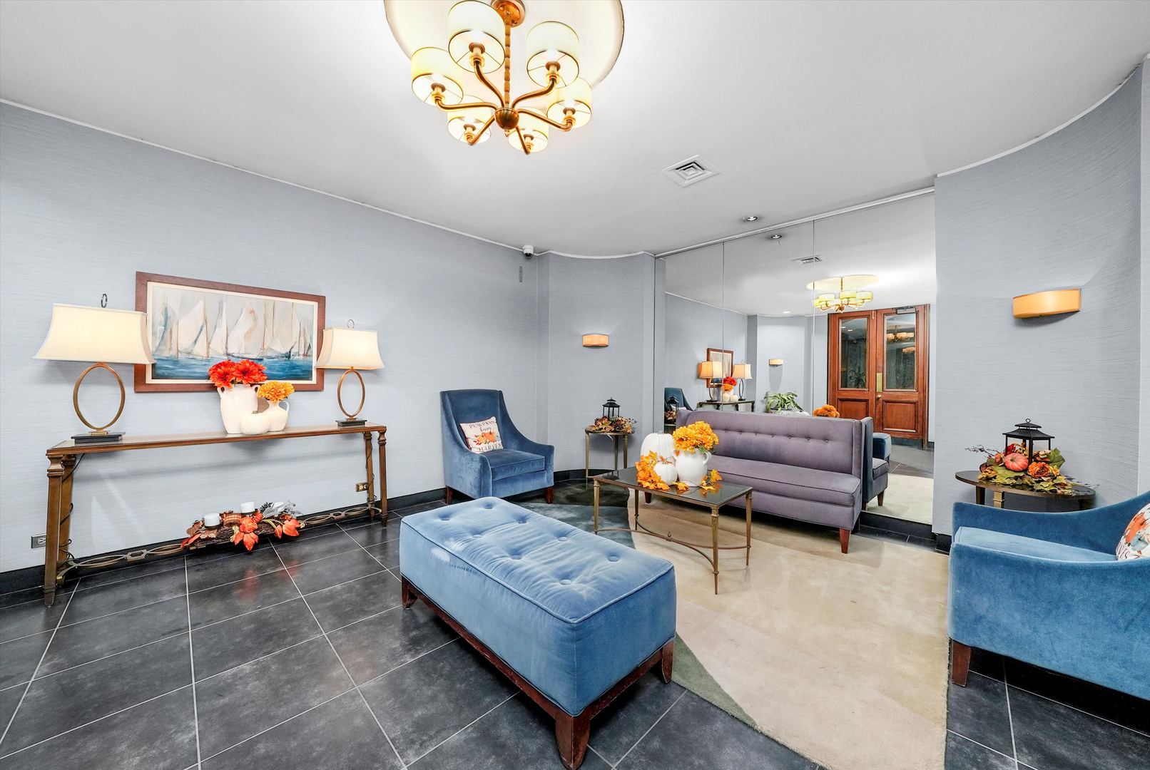 720 West Gordon Terrace, Unit 3B Chicago, IL 60613 - Photo 25 of 28 a living room with furniture and a table