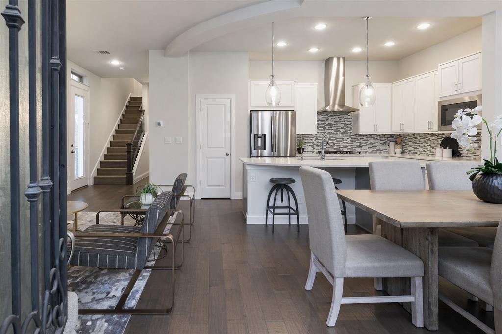 1115 Manacor Lane Dallas, TX 75212 - Photo 8 of 28 a kitchen with cabinets table and chairs