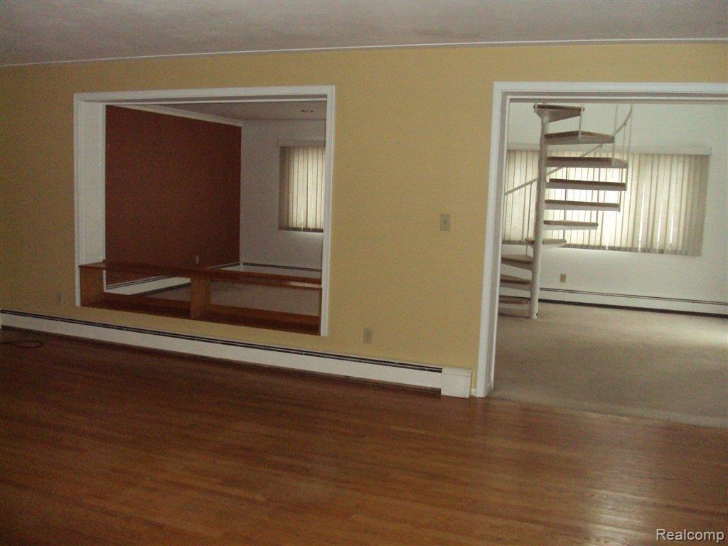 1629 Ridge Road Highland, MI 48356 - Photo 9 of 16 View into Livingroom.jpg