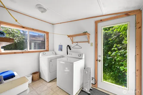 $950,000 | 1865 Seacrest Drive, Lummi Island, WA 98262