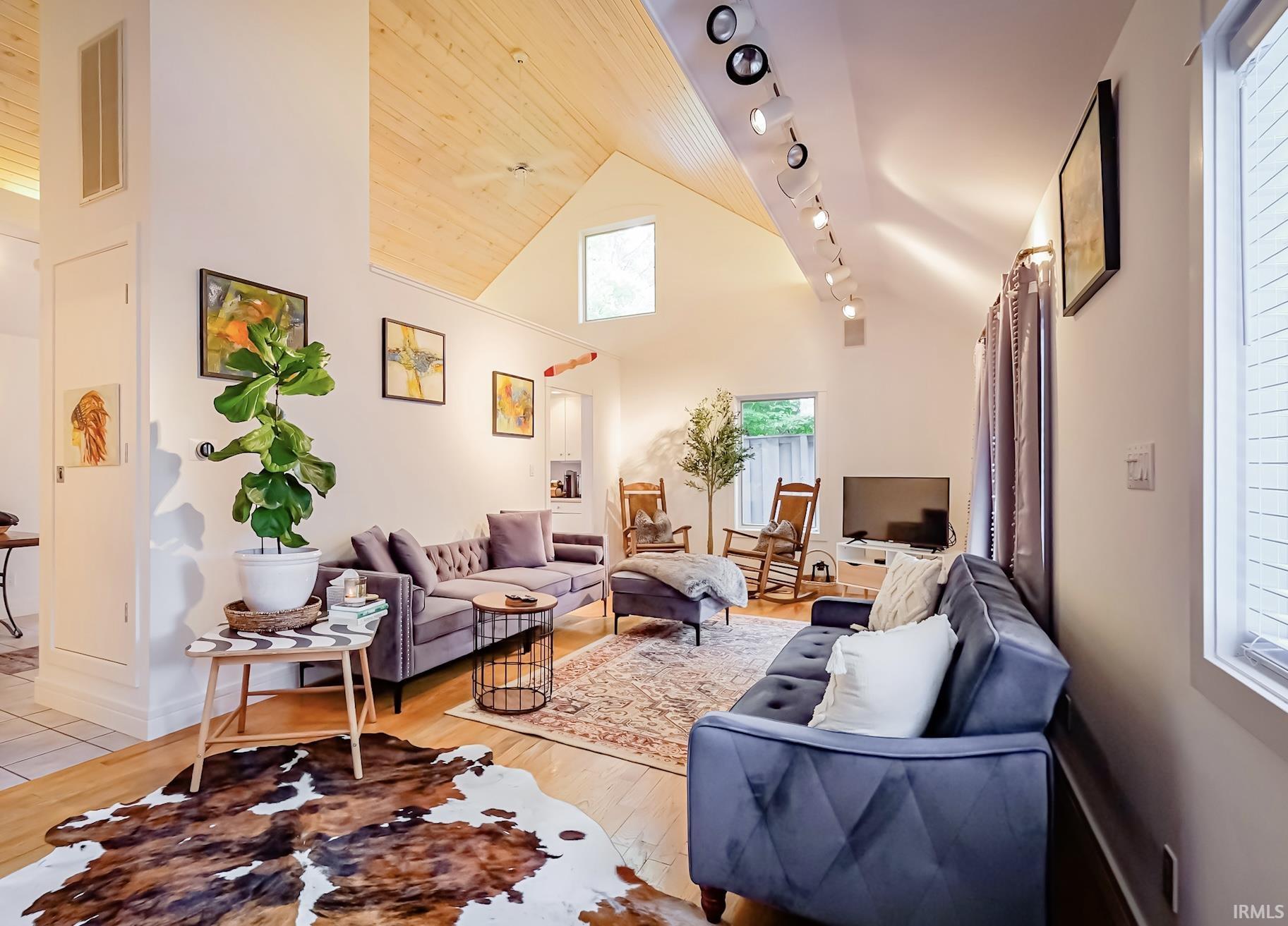 2910 West Devon Road Muncie, IN 47304 - Photo 2 of 35