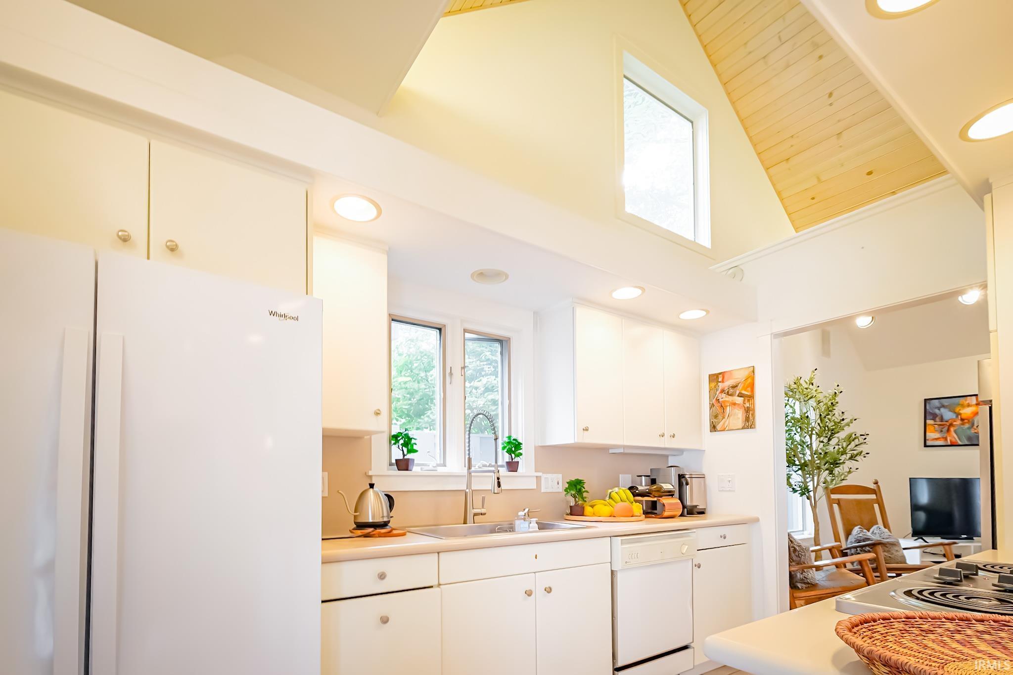 2910 West Devon Road Muncie, IN 47304 - Photo 10 of 35