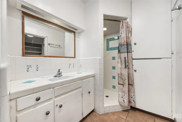 $450,000 | Undisclosed Address, Delano, CA 93215