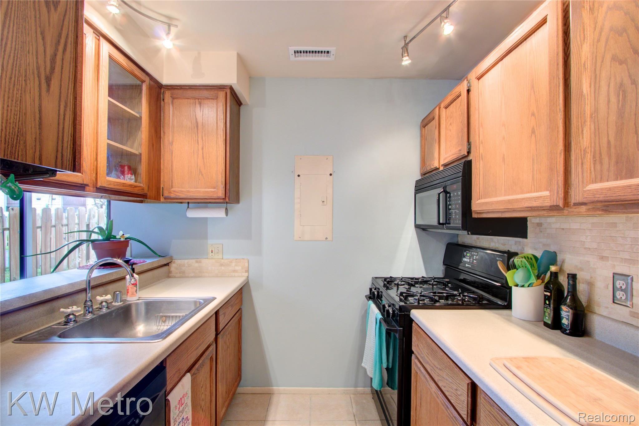 2443 Samoset Road Royal Oak, MI 48073 - Photo 8 of 21 2443 Samoset Rd. 8