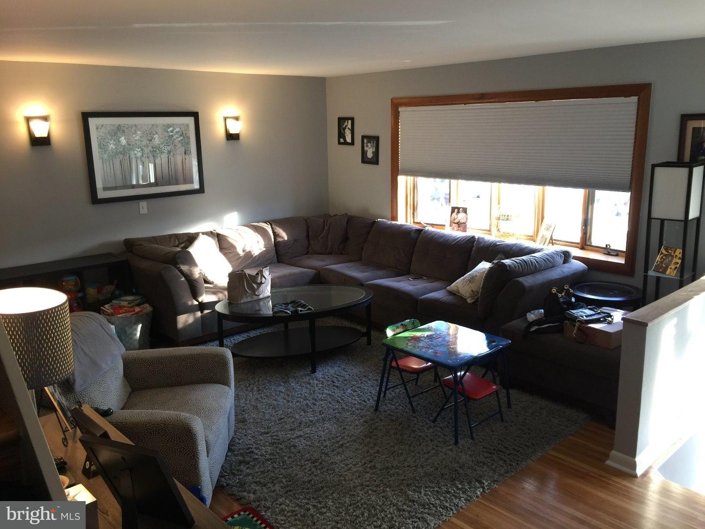 12525 Chilton Road Philadelphia, PA 19154 - Photo 2 of 14 Living Room